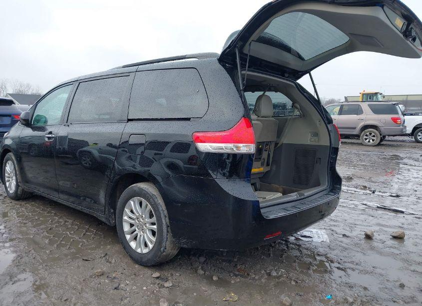Photo 3 of 2012 Toyota Sienna XLE/LIMITED (VIN 5TDYK3DC9CS207412)