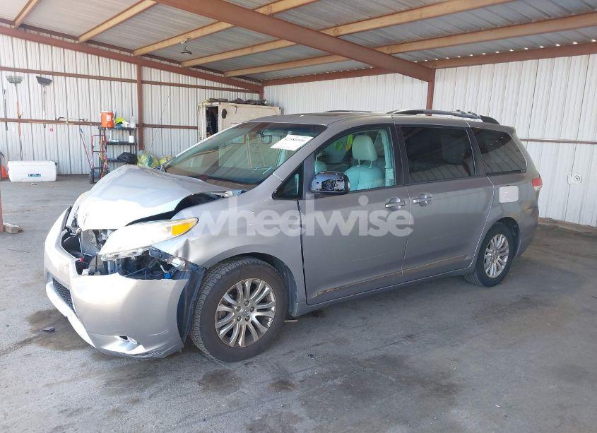 Photo 2 of 2013 Toyota Sienna XLE V6 8 PASSENGER (VIN 5TDYK3DC9DS305552)