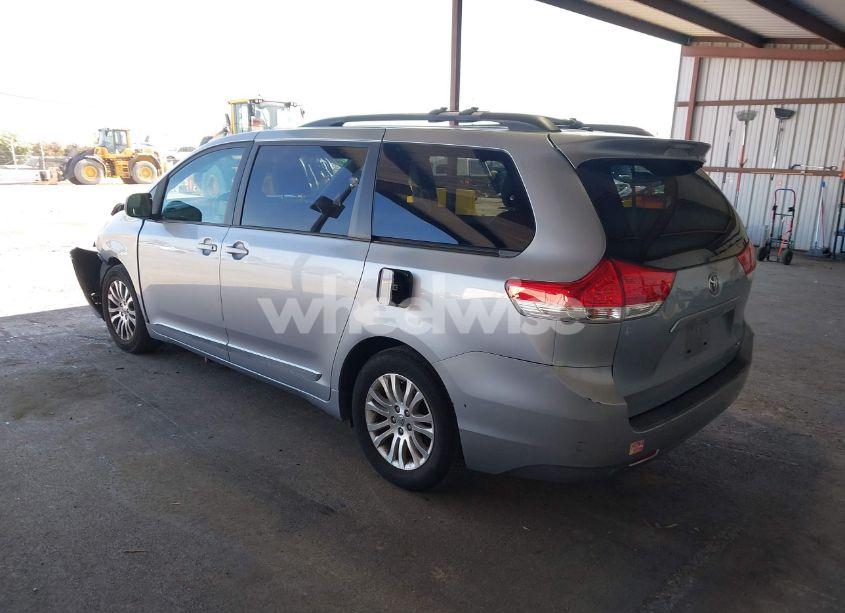 Photo 3 of 2013 Toyota Sienna XLE V6 8 PASSENGER (VIN 5TDYK3DC9DS305552)