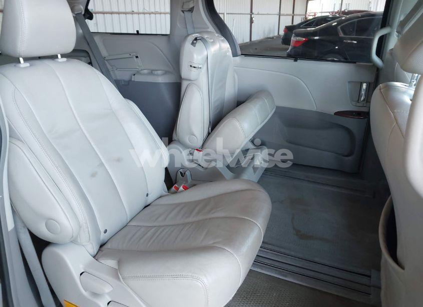 Photo 8 of 2013 Toyota Sienna XLE V6 8 PASSENGER (VIN 5TDYK3DC9DS305552)