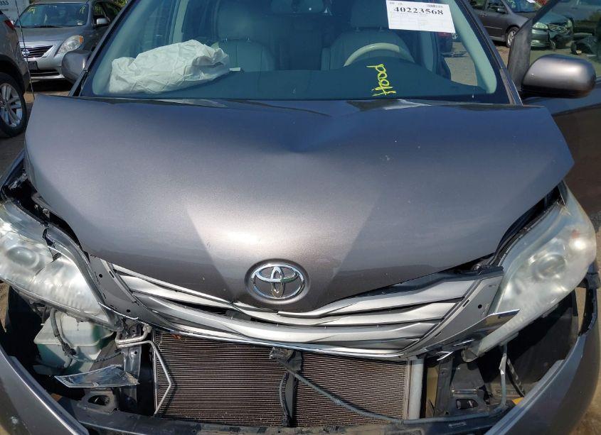 Photo 10 of 2013 Toyota Sienna XLE V6 8 PASSENGER (VIN 5TDYK3DC9DS332962)