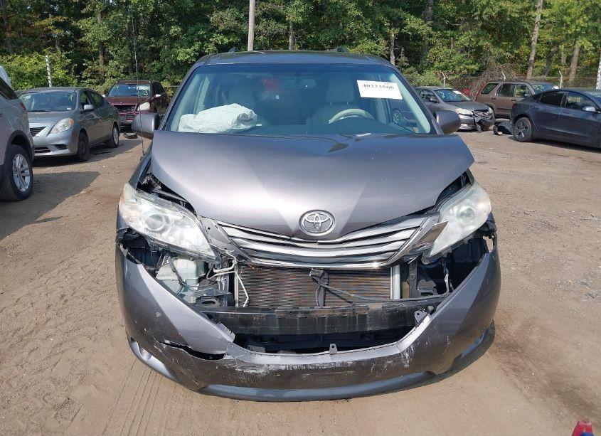 Photo 12 of 2013 Toyota Sienna XLE V6 8 PASSENGER (VIN 5TDYK3DC9DS332962)