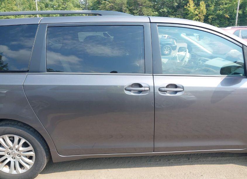 Photo 13 of 2013 Toyota Sienna XLE V6 8 PASSENGER (VIN 5TDYK3DC9DS332962)