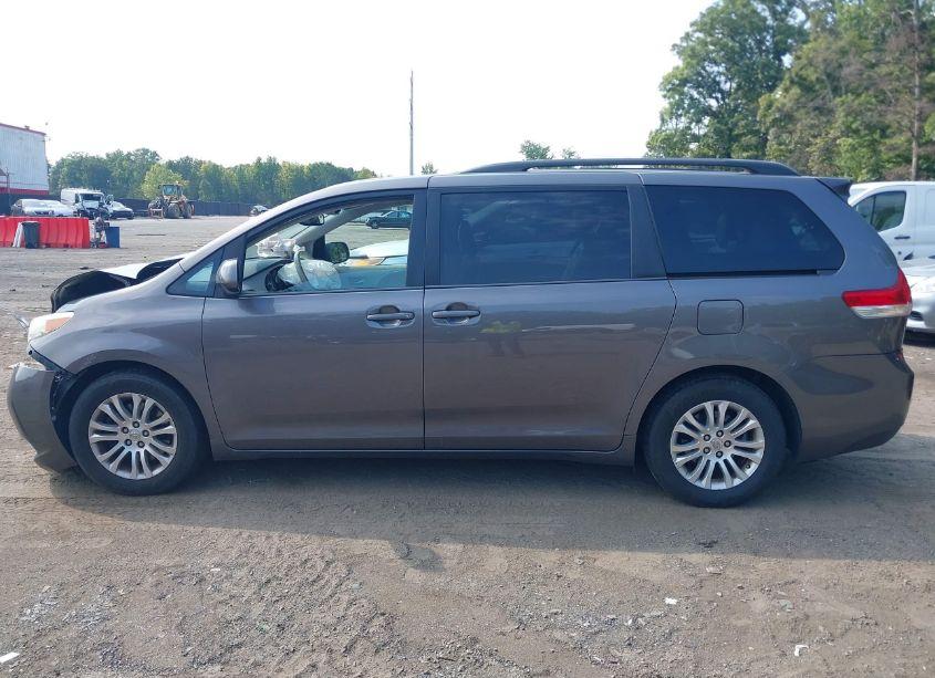 Photo 14 of 2013 Toyota Sienna XLE V6 8 PASSENGER (VIN 5TDYK3DC9DS332962)