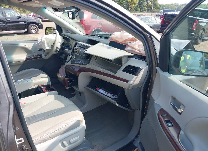 Photo 5 of 2013 Toyota Sienna XLE V6 8 PASSENGER (VIN 5TDYK3DC9DS332962)