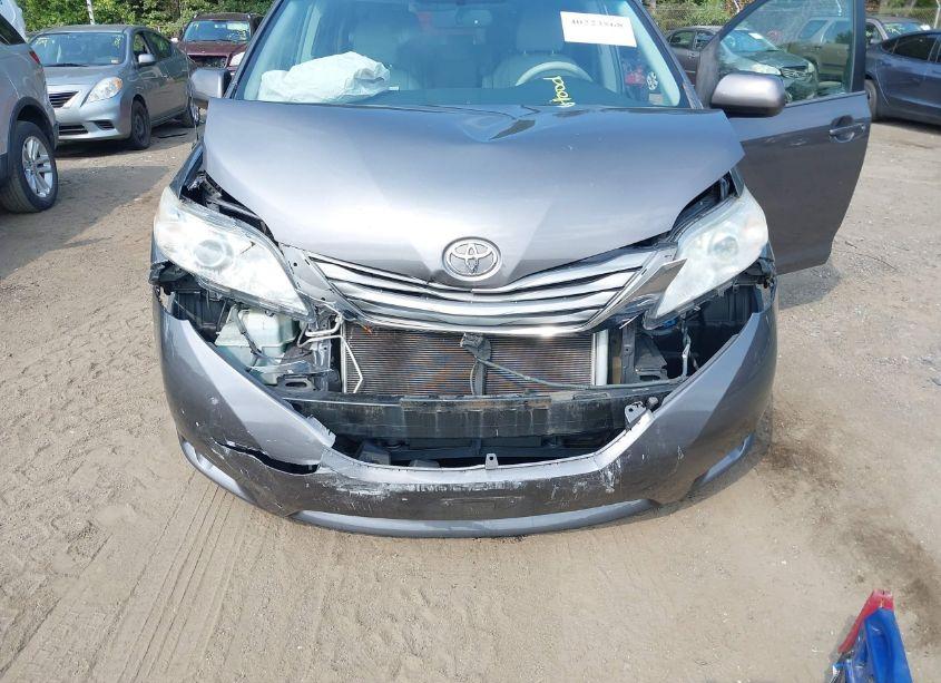 Photo 6 of 2013 Toyota Sienna XLE V6 8 PASSENGER (VIN 5TDYK3DC9DS332962)