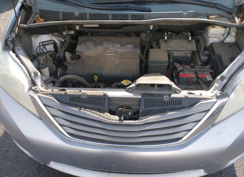 Photo 10 of 2013 Toyota Sienna XLE V6 8 PASSENGER (VIN 5TDYK3DC9DS371938)