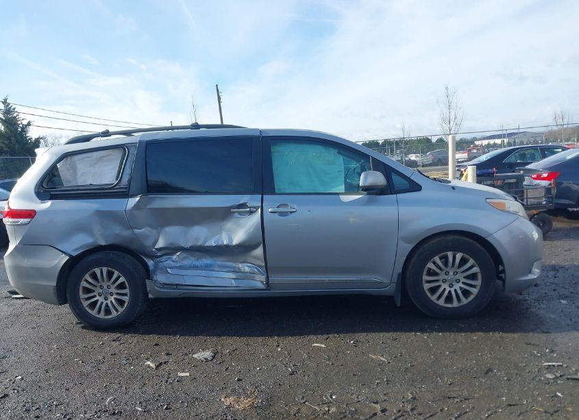 Photo 13 of 2013 Toyota Sienna XLE V6 8 PASSENGER (VIN 5TDYK3DC9DS371938)