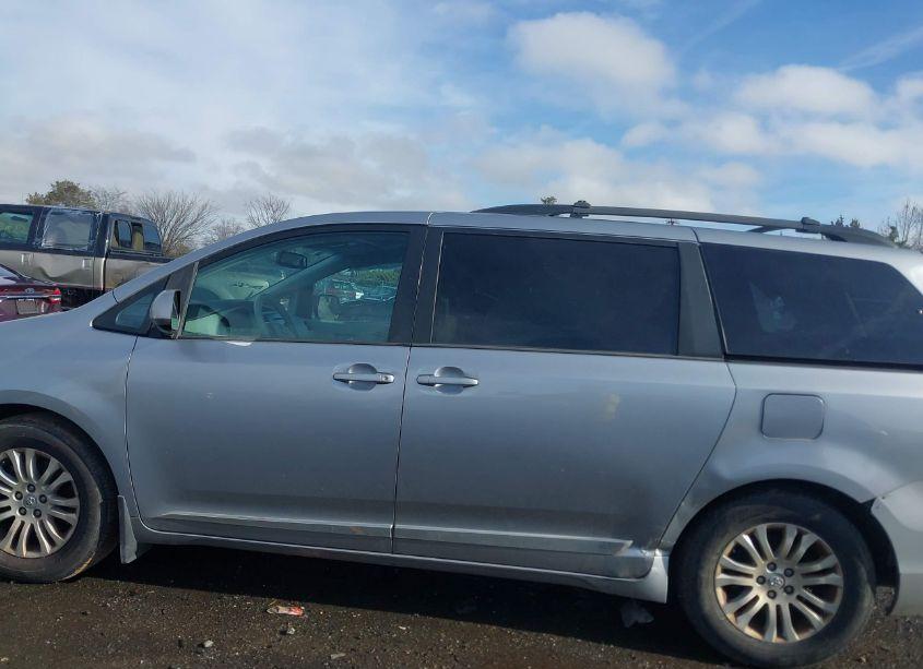 Photo 14 of 2013 Toyota Sienna XLE V6 8 PASSENGER (VIN 5TDYK3DC9DS371938)