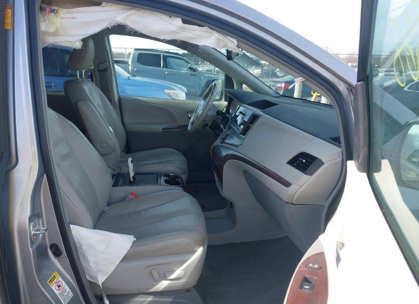 Photo 5 of 2013 Toyota Sienna XLE V6 8 PASSENGER (VIN 5TDYK3DC9DS371938)