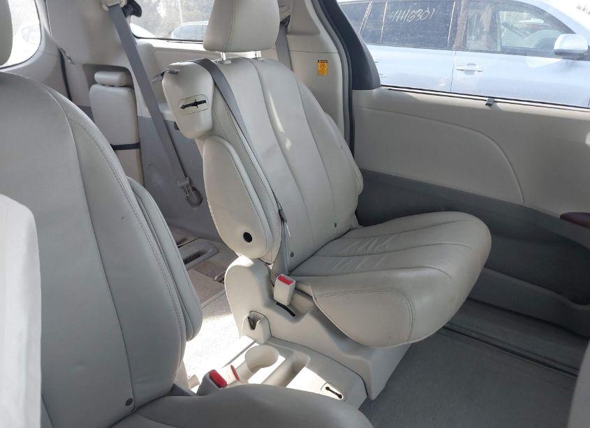 Photo 8 of 2013 Toyota Sienna XLE V6 8 PASSENGER (VIN 5TDYK3DC9DS371938)