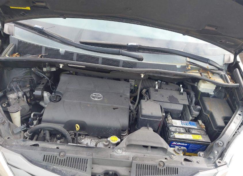 Photo 10 of 2013 Toyota Sienna XLE V6 8 PASSENGER (VIN 5TDYK3DC9DS392563)