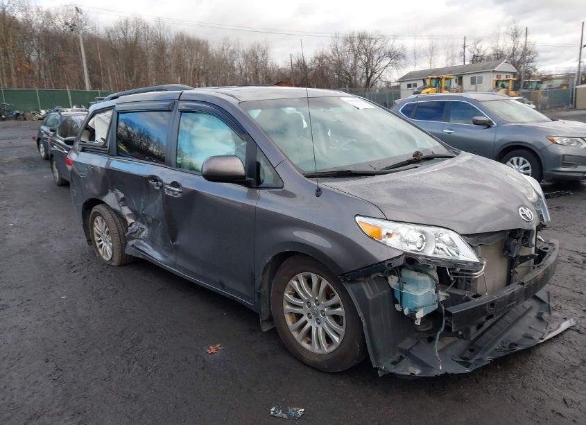 2013 Toyota Sienna XLE/LIMITED (VIN 5TDYK3DC9DS400709) main photo