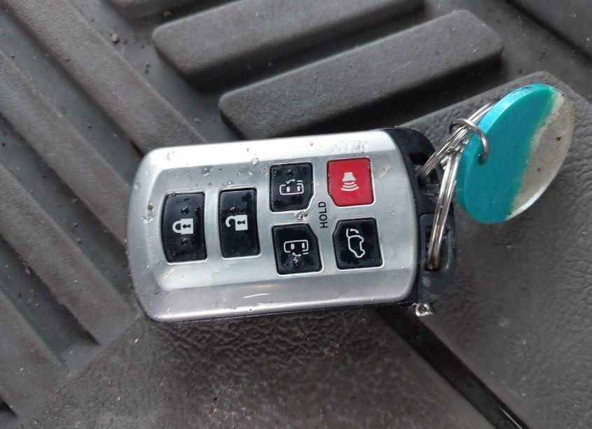 Photo 11 of 2013 Toyota Sienna XLE/LIMITED (VIN 5TDYK3DC9DS400709)