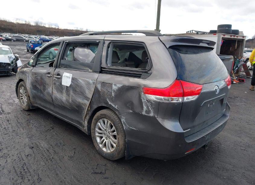 Photo 3 of 2013 Toyota Sienna XLE/LIMITED (VIN 5TDYK3DC9DS400709)