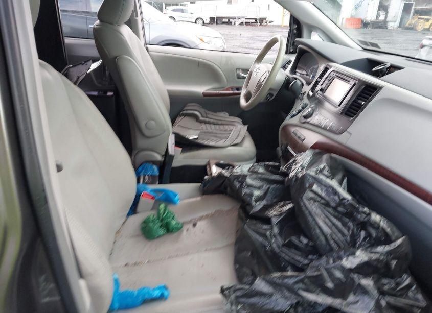 Photo 5 of 2013 Toyota Sienna XLE/LIMITED (VIN 5TDYK3DC9DS400709)