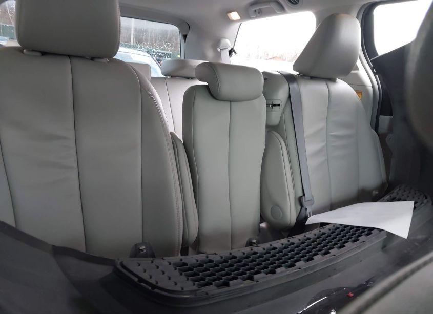 Photo 8 of 2013 Toyota Sienna XLE/LIMITED (VIN 5TDYK3DC9DS400709)