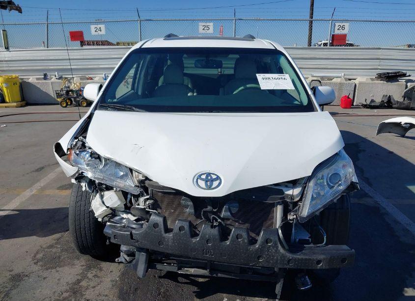 Photo 13 of 2014 Toyota Sienna XLE/LIMITED (VIN 5TDYK3DC9ES458868)