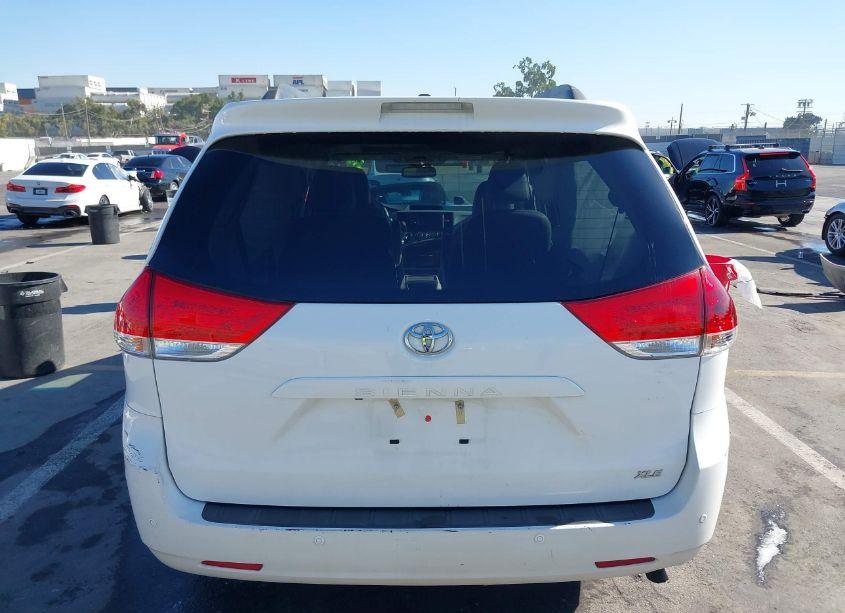 Photo 17 of 2014 Toyota Sienna XLE/LIMITED (VIN 5TDYK3DC9ES458868)