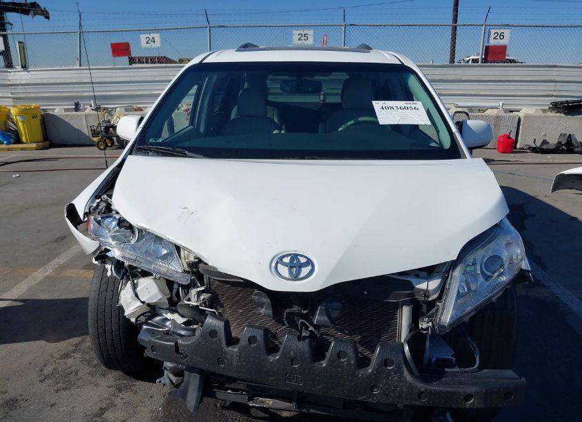 Photo 6 of 2014 Toyota Sienna XLE/LIMITED (VIN 5TDYK3DC9ES458868)