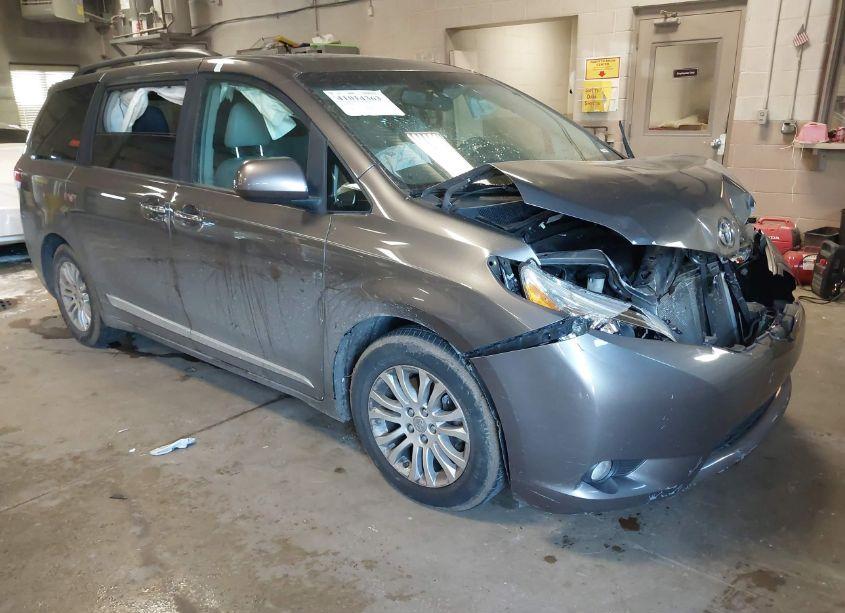 2014 Toyota Sienna XLE/LIMITED (VIN 5TDYK3DC9ES468722) main photo