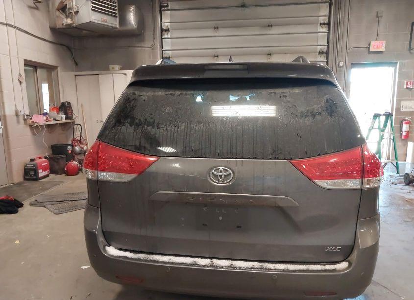 Photo 16 of 2014 Toyota Sienna XLE/LIMITED (VIN 5TDYK3DC9ES468722)