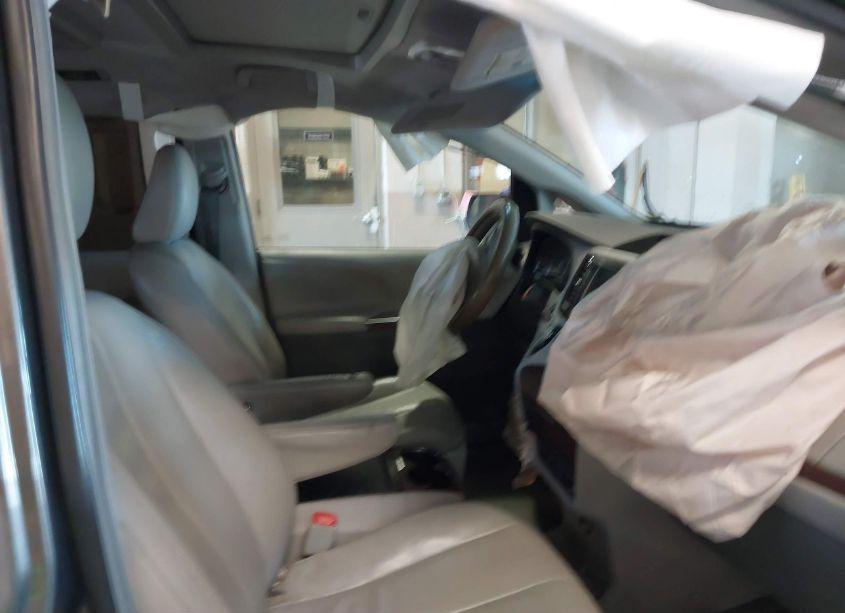 Photo 5 of 2014 Toyota Sienna XLE/LIMITED (VIN 5TDYK3DC9ES468722)