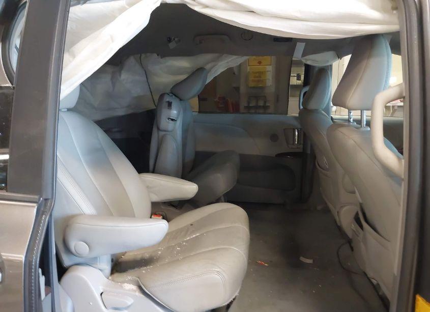 Photo 8 of 2014 Toyota Sienna XLE/LIMITED (VIN 5TDYK3DC9ES468722)