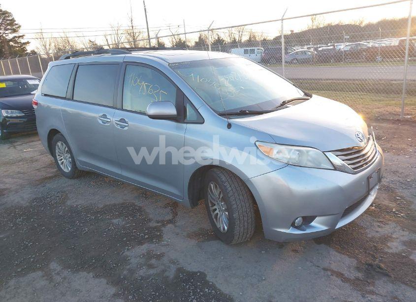 2014 Toyota Sienna XLE V6 8 PASSENGER (VIN 5TDYK3DC9ES475668) main photo