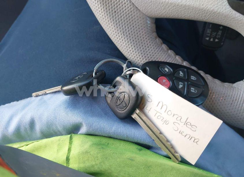 Photo 11 of 2014 Toyota Sienna XLE V6 8 PASSENGER (VIN 5TDYK3DC9ES475668)