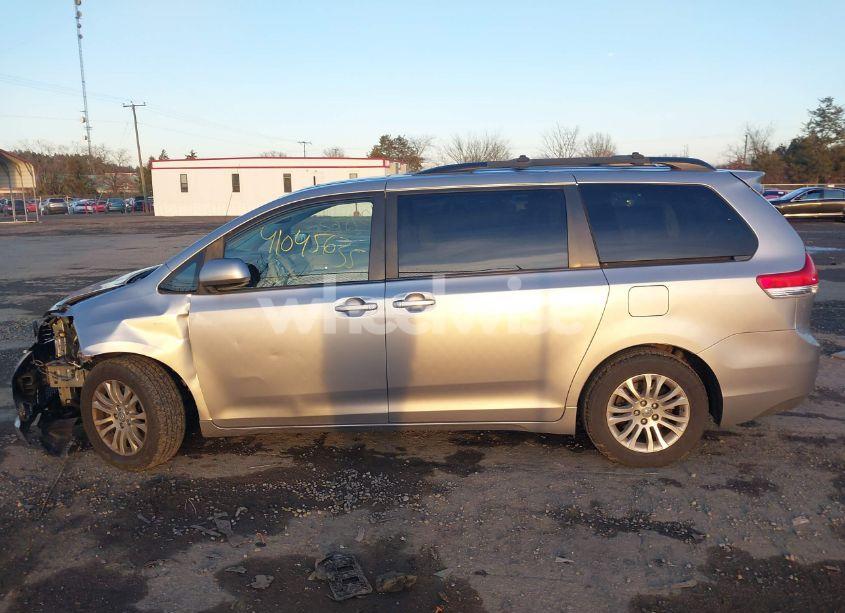 Photo 14 of 2014 Toyota Sienna XLE V6 8 PASSENGER (VIN 5TDYK3DC9ES475668)