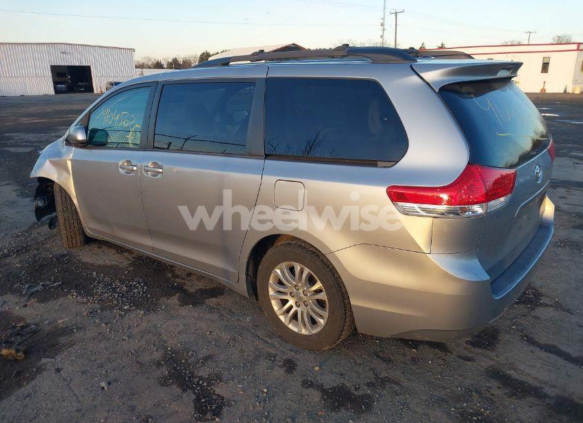 Photo 3 of 2014 Toyota Sienna XLE V6 8 PASSENGER (VIN 5TDYK3DC9ES475668)