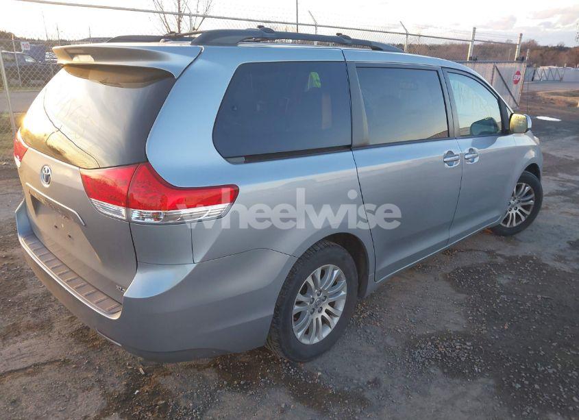 Photo 4 of 2014 Toyota Sienna XLE V6 8 PASSENGER (VIN 5TDYK3DC9ES475668)