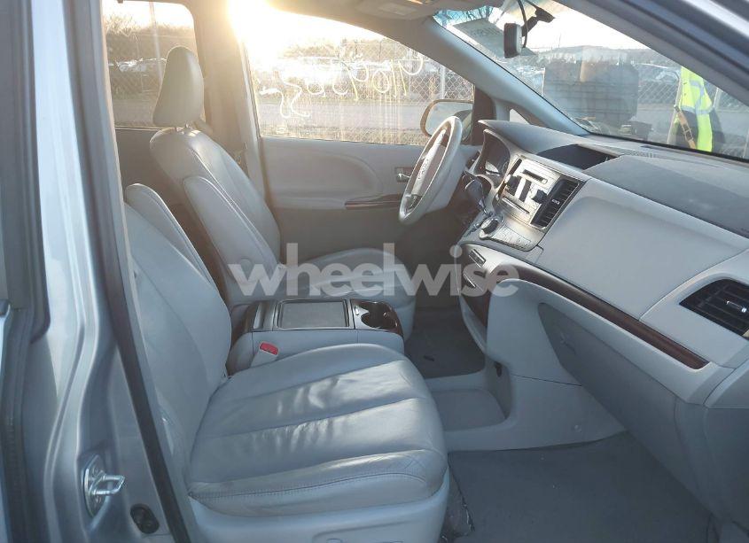 Photo 5 of 2014 Toyota Sienna XLE V6 8 PASSENGER (VIN 5TDYK3DC9ES475668)