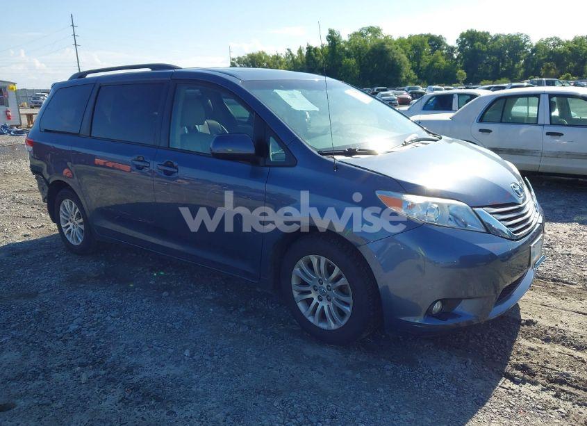 2014 Toyota Sienna XLE V6 8 PASSENGER (VIN 5TDYK3DC9ES526117) main photo