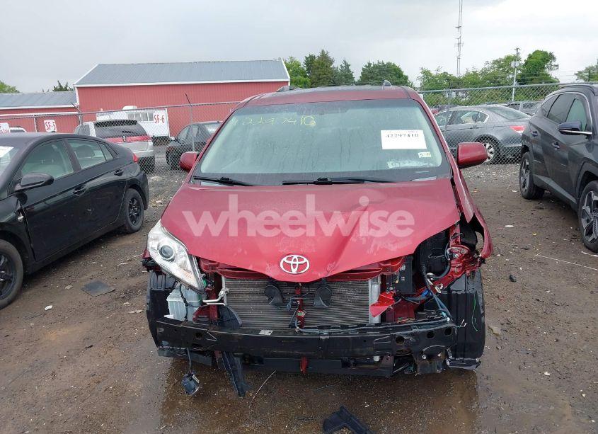 Photo 13 of 2015 Toyota Sienna XLE 8 PASSENGER (VIN 5TDYK3DC9FS569714)