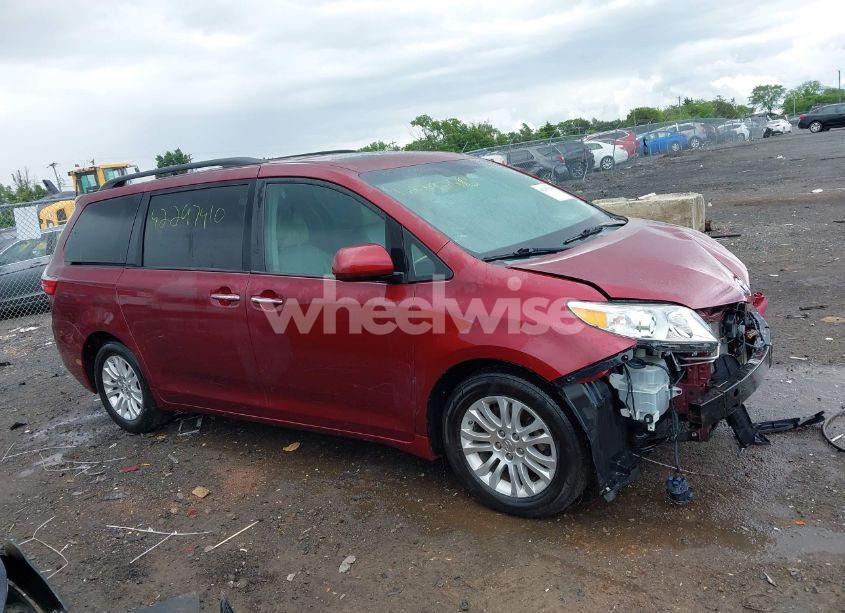 Photo 14 of 2015 Toyota Sienna XLE 8 PASSENGER (VIN 5TDYK3DC9FS569714)