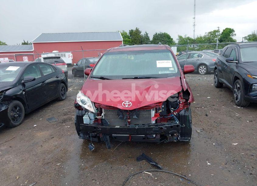 Photo 6 of 2015 Toyota Sienna XLE 8 PASSENGER (VIN 5TDYK3DC9FS569714)