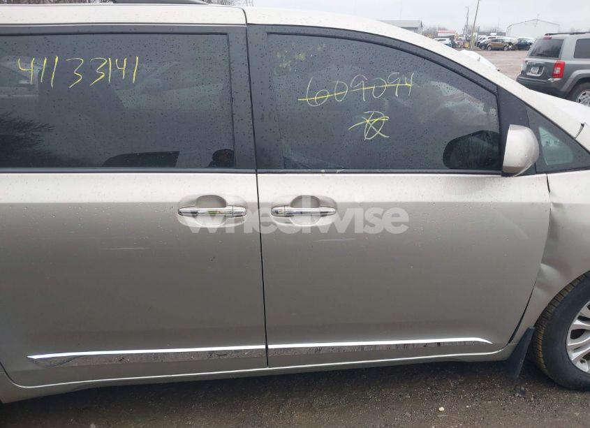 Photo 14 of 2015 Toyota Sienna XLE/LIMITED (VIN 5TDYK3DC9FS609094)
