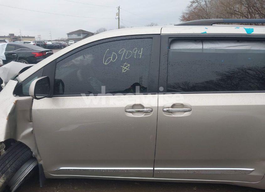 Photo 15 of 2015 Toyota Sienna XLE/LIMITED (VIN 5TDYK3DC9FS609094)