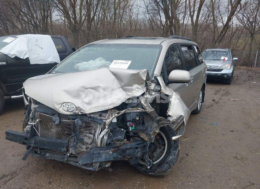 Photo 2 of 2015 Toyota Sienna XLE/LIMITED (VIN 5TDYK3DC9FS609094)