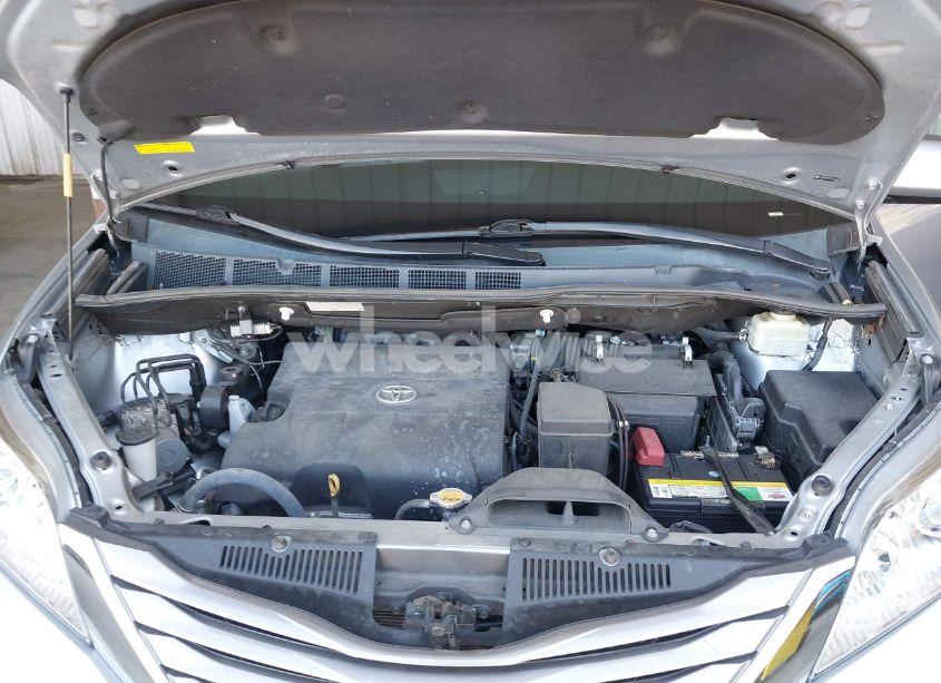 Photo 10 of 2015 Toyota Sienna XLE 8 PASSENGER (VIN 5TDYK3DC9FS611086)