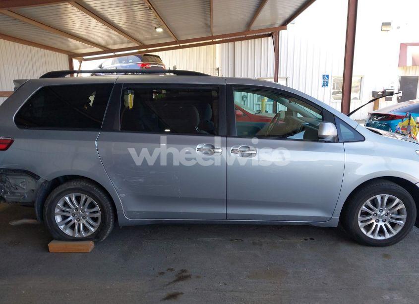 Photo 14 of 2015 Toyota Sienna XLE 8 PASSENGER (VIN 5TDYK3DC9FS611086)