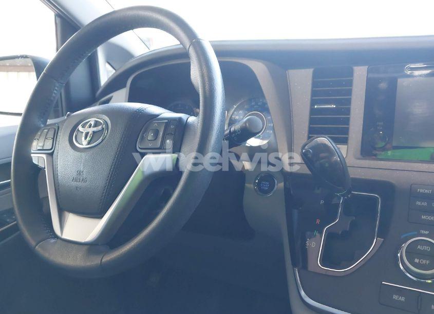 Photo 18 of 2015 Toyota Sienna XLE 8 PASSENGER (VIN 5TDYK3DC9FS611086)