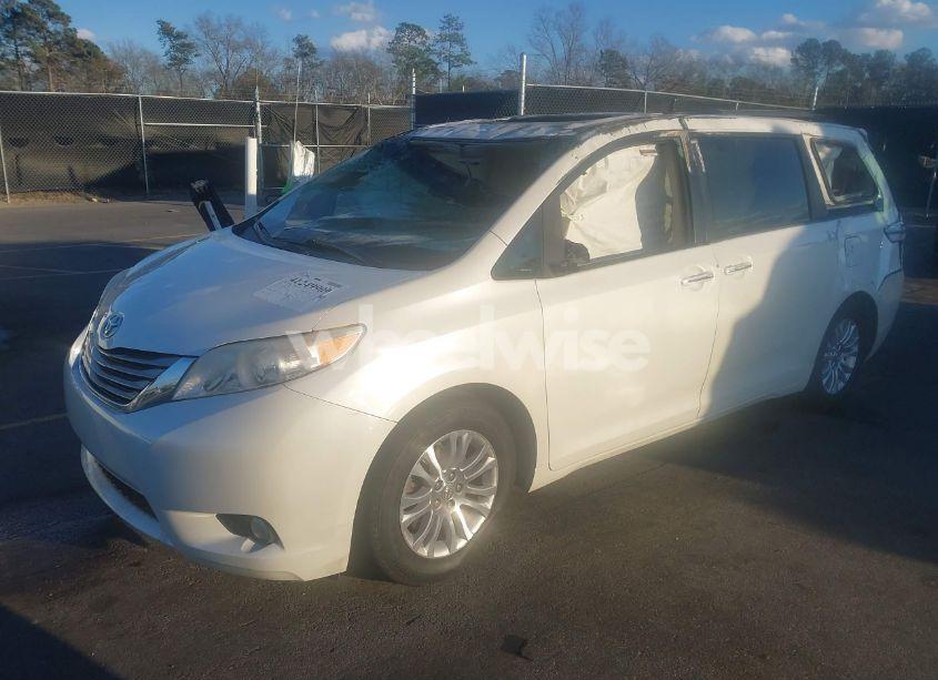 Photo 2 of 2015 Toyota Sienna XLE/LIMITED (VIN 5TDYK3DC9FS633525)