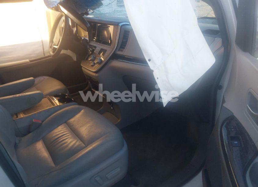 Photo 5 of 2015 Toyota Sienna XLE/LIMITED (VIN 5TDYK3DC9FS633525)