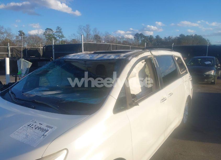 Photo 6 of 2015 Toyota Sienna XLE/LIMITED (VIN 5TDYK3DC9FS633525)