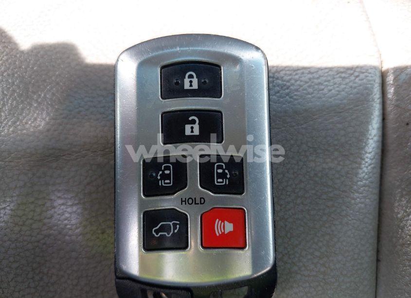 Photo 11 of 2015 Toyota Sienna XLE 8 PASSENGER (VIN 5TDYK3DC9FS653421)