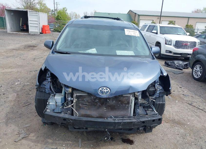 Photo 13 of 2015 Toyota Sienna XLE 8 PASSENGER (VIN 5TDYK3DC9FS653421)