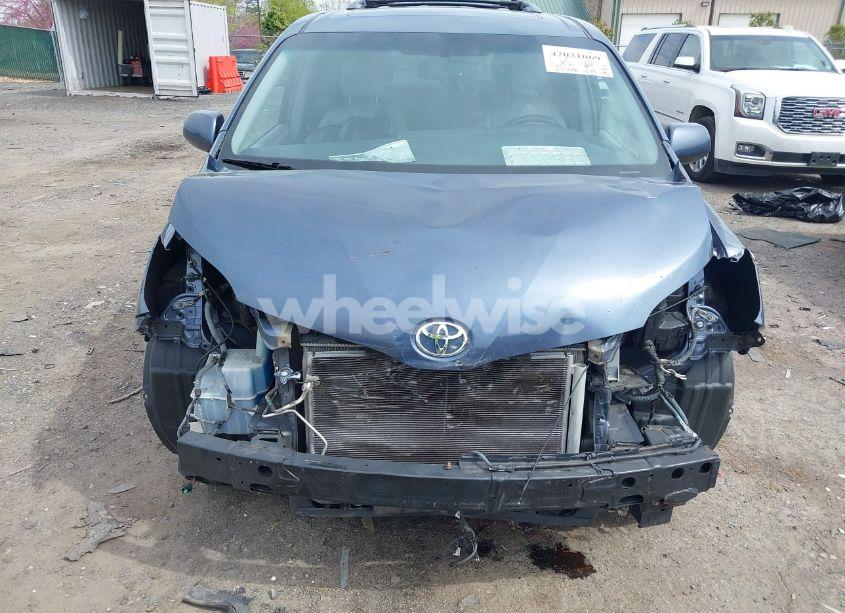 Photo 6 of 2015 Toyota Sienna XLE 8 PASSENGER (VIN 5TDYK3DC9FS653421)